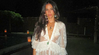 Look boho-chic e sensual na medida de Bruna Marquezine no Réveillon com Shawn Mendes ultrapassa R$ 110 mil; veja detalhes e preços das peças!