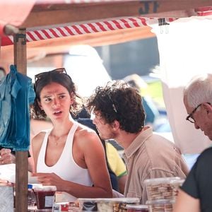 Bruna Marquezine negociou com os comerciantes