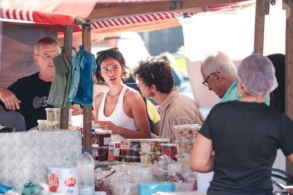 Bruna Marquezine negociou com os comerciantes