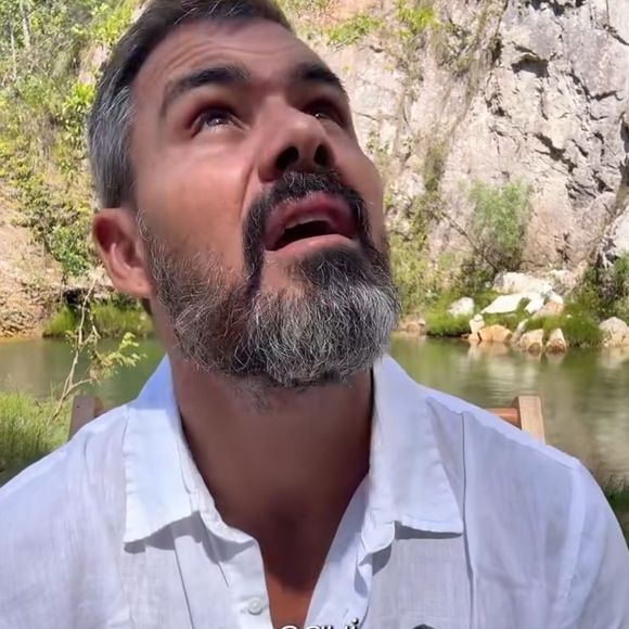 Juliano Cazarré ironizou postura dos famosos e agradeceu por aumento nos seguidores