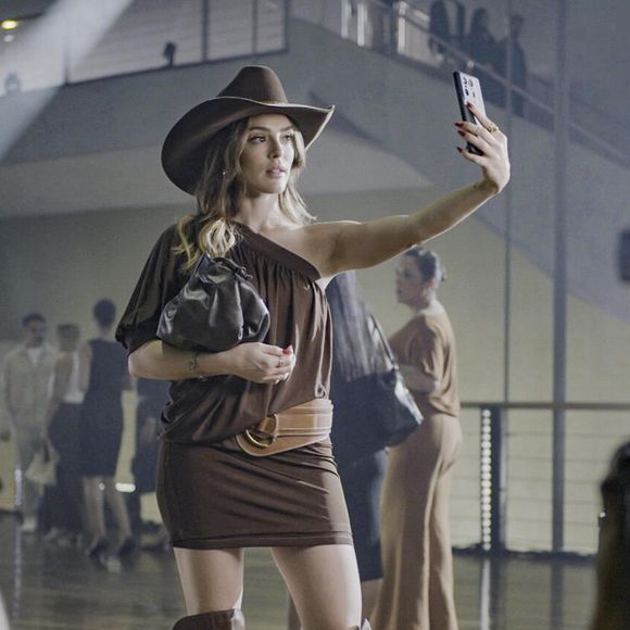 Atriz de 'Coração Acelerado', Isabelle Drummond diz que hoje é do 'time conforto' na moda