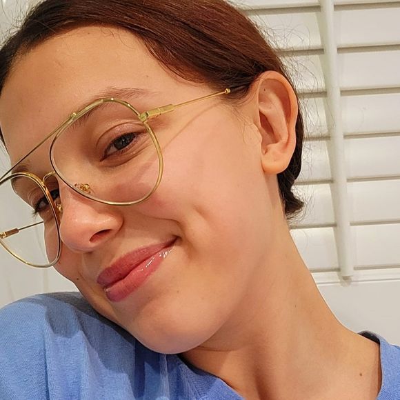Millie Bobby Brown investiu no empreendedorismo e lançou sua própria marca de maquiagem