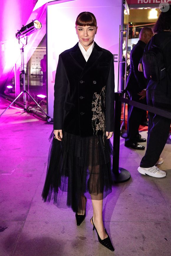 Alice Wegmann, a Solange de 'Vale Tudo', esbanjou beleza e fashionismo nesta quarta-feira (30)