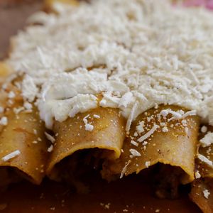 Prato mexicano de Michael Jackson: a receita que o cantor comia durante a era Thriller leva tortillas de milho, queijo e molho de pimenta vermelha