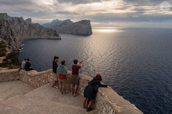 Cala Murta é uma das enseadas de Formentor, em Maiorca, que atraem visitantes em busca de tranquilidade, águas transparentes e contato com a natureza