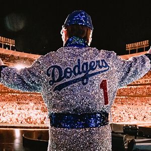 11. Elton John: Live Farewell from Dodger Stadium (2022) – Disney+ - Elton John realizou seu último show na América do Norte no icônico Dodger Stadium, em Los Angeles, como parte da turnê de despedida. O concerto contou com participações especiais de artistas como Dua Lipa, Kiki Dee e Brandi Carlile, e apresenta performances de clássicos como "​Rocket Man", "​Tiny Dancer" e "​Your Song".