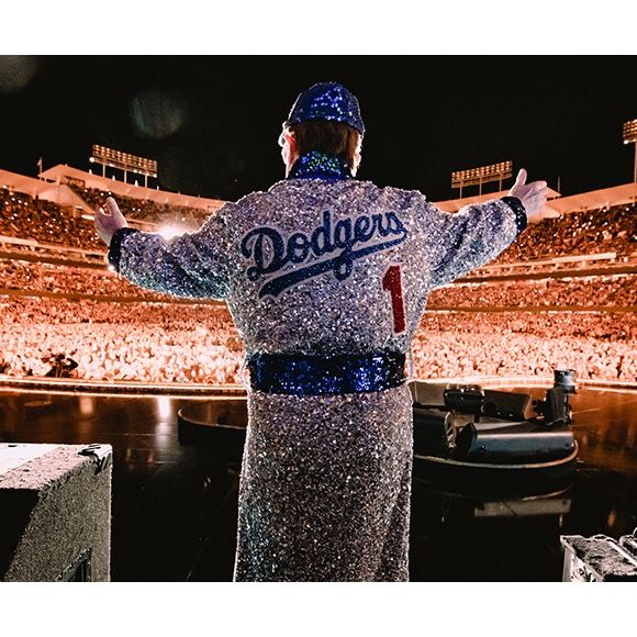11. Elton John: Live Farewell from Dodger Stadium (2022) – Disney+ - Elton John realizou seu último show na América do Norte no icônico Dodger Stadium, em Los Angeles, como parte da turnê de despedida. O concerto contou com participações especiais de artistas como Dua Lipa, Kiki Dee e Brandi Carlile, e apresenta performances de clássicos como "​Rocket Man", "​Tiny Dancer" e "​Your Song".