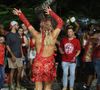 Costas nuas: Flávia Alessandra usou look vermelho em novo ensaio de rua do Salgueiro para o carnaval 2025 em 6 de fevereiro de 2025