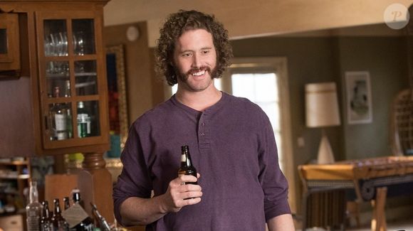 O ator T.J. Miller, que interpretava o Cabeçadura original, foi retirado do elenco após uma série de polêmicas envolvendo acusações de estupro, agressões físicas e uso de drogas nos bastidores de gravações