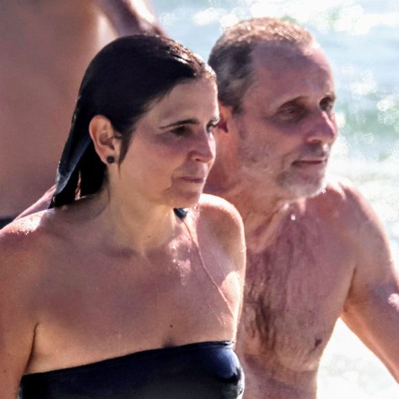 Malu Mader e Tony Bellotto foram à praia neste domingo, 23 de março de 2025
