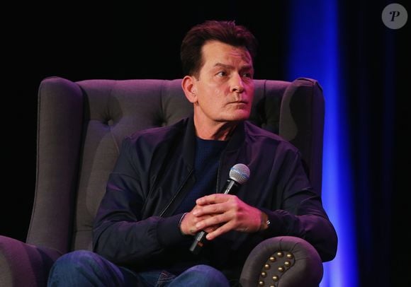 Charlie Sheen, que não tem muita ligação com a Espanha, diz que aprender espanhol sempre esteve em sua lista de desejos. Ele já visitou o país diversas vezes.