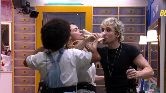 Novela vertical e 'Domingão do Huck': Globo tem planos estratégicos para os 'Eternos', Juliano Floss, Milena e Ana Paula Renault