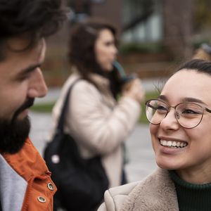 Como ser mais gentil? Pesquisa mostra que pequenas mudanças de comportamento fazem grande diferença nas relações sociais