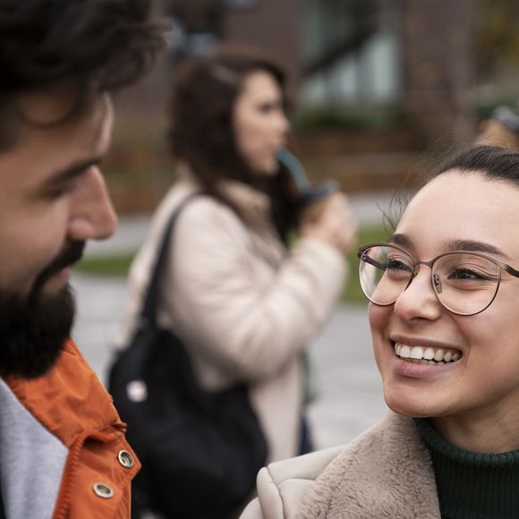 Como ser mais gentil? Pesquisa mostra que pequenas mudanças de comportamento fazem grande diferença nas relações sociais