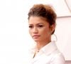 Penteado de Zendaya no Oscar 2022 foi um coque banana com quê messy