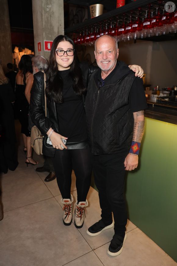 Filha de Jayme Monjardim e Tânia Mara, Maysa chamou atenção pela altura no aniversário do pai