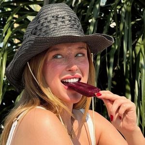 Falar sozinho pode levar a uma organização melhor das ideias e tomada de decisões com maior fundamento - Duda Reis também tem esse hábito