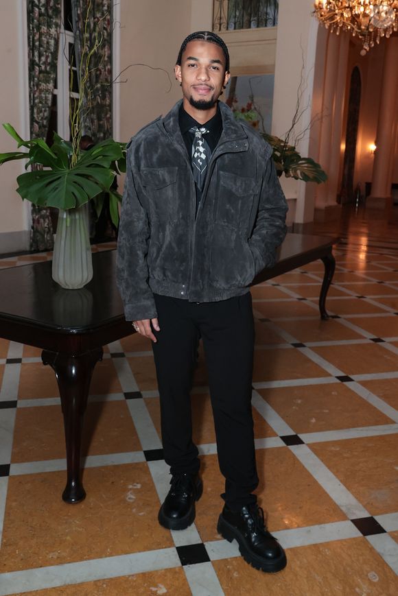 Juan Paiva mostrou estilo ao comparecer ao Jantar Preto no Belmond Copacabana Palace, em 19 de março de 2026