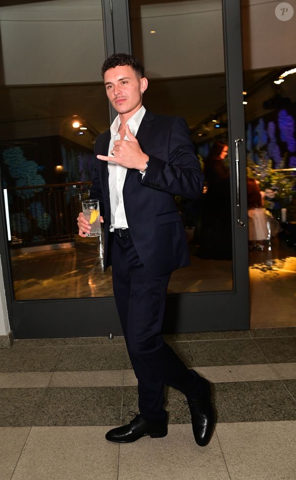 O ator internacional Arón Piper prestigiou o casamento de Eder Militão e Tainá Castro