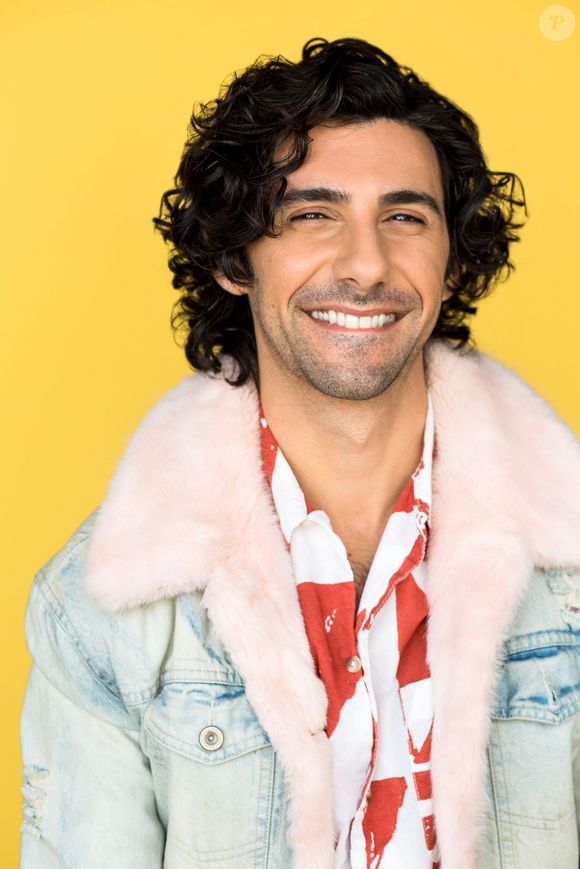 Noah James como André: um ex-pescador em Cafarnaum, irmão de Simão Pedro, e um dos doze apóstolos de Jesus.