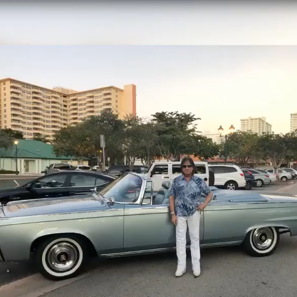 Outro clássico que ocupa lugar especial na garagem de Roberto Carlos é o Chrysler Imperial 1965, com detalhes cromados