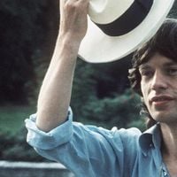 Mick Jagger tem um castelo francês de conto de fadas: cantor comprou imóvel de luxo por menos de 500 mil dólares em 1980; propriedade tem piscina, um jardim espetacular e um estúdio de gravação discreto
