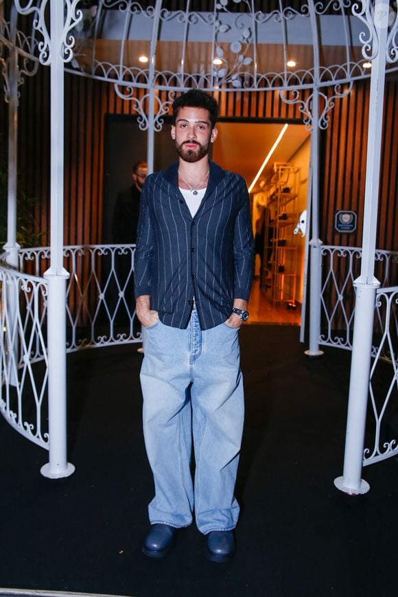 Ex-namorado de Bruna Marquezine, João Guilherme também foi ao culto de Lucas Guedez