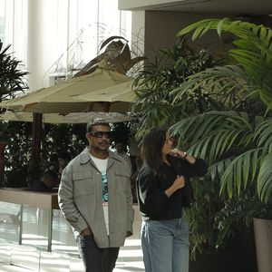 Sophie Charlotte e Xamã surgiram juntos em um passeio no Rio de Janeiro apostando em looks oversized e confortáveis