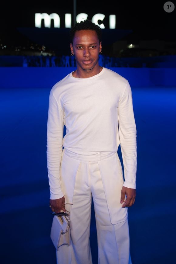 Dan Ferreira exibiu um look branco