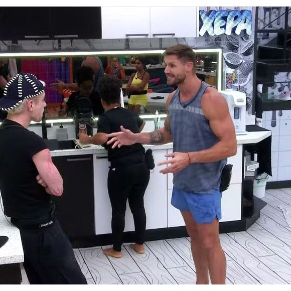 Em uma das discussões, Jonas acabou chamando Juliano de 'loirinha' de forma ofensiva