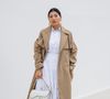Os tamancos retornam com solados robustos e materiais aconchegantes como shearling, couro ou camurça,