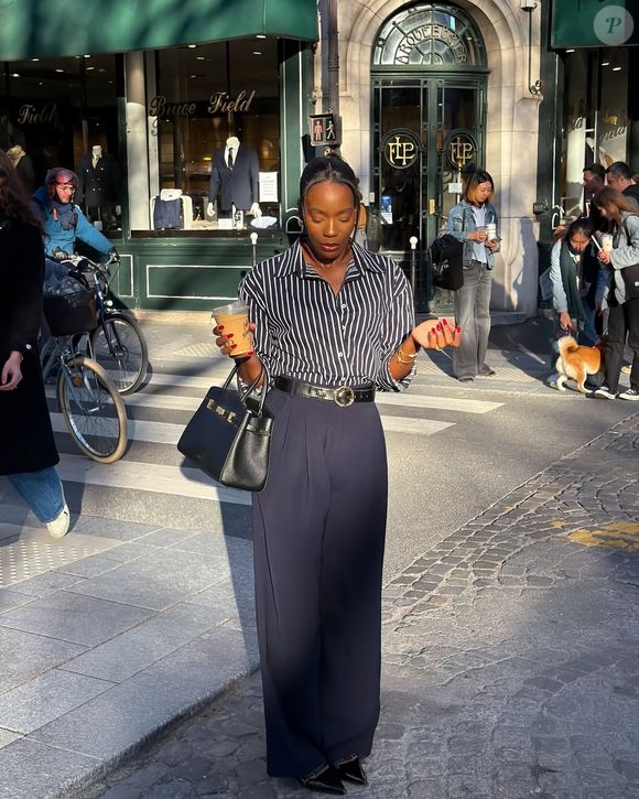 Uma cor tão elegante quanto o preto, que combina perfeitamente com outras tonalidades tendência como o vermelho, o marrom chocolate ou o cinza (que é um básico recorrente)