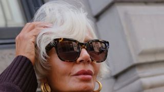 O cabelo também envelhece; por isso, as mulheres com mais de 50 anos devem apostar em óleos e máscaras