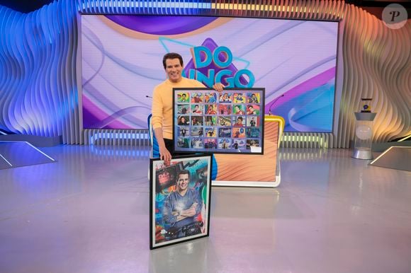 Celso Portiolli ganhou uma série de homenagens pelos 30 anos de SBT neste domingo (03)
