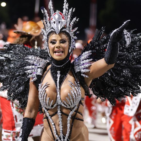 Corpo definido e virilha lisinha de Viviane Araújo roubaram a cena em fotos - Foto: Brazilnews/Agnews
