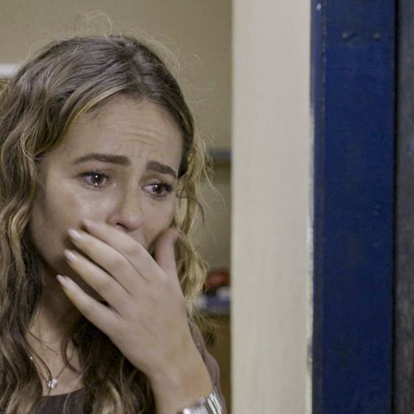 Emocionada, Paolla revela como personagem mudou sua vida: 'Ela me desafia e me salva'