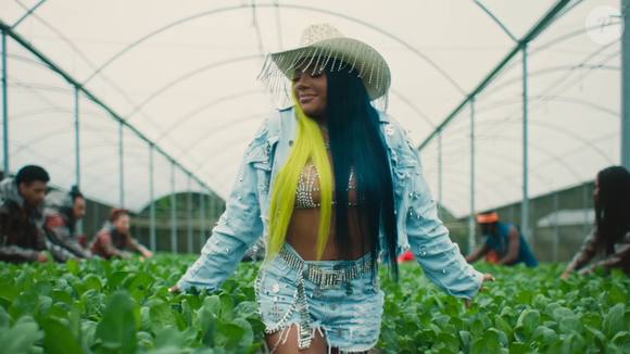 Ludmilla vai ser presa? Após cantar 'Verdinha' no Réveillon, cantora é acusada de apologia às drogas pela 'Lei Anti-Oruam'