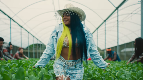 Ludmilla vai ser presa? Após cantar 'Verdinha' no Réveillon, cantora é acusada de apologia às drogas pela 'Lei Anti-Oruam'