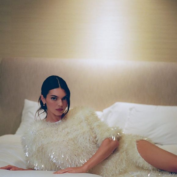 Kendall Jenner exibe penteado Y2K