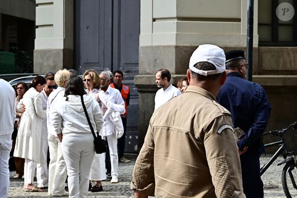 Gilberto Gil chegou ao velório de Preta Gil depois que o portão foi fechado ao público