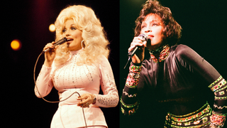 Nasceu no Tennessee em 1946 e quase ninguém sabe que Dolly Parton é a verdadeira dona do hit: a música que fez a fortuna de Whitney Houston aumentar na década de 90 e hoje já tem 1,9 bilhão de views no YouTube