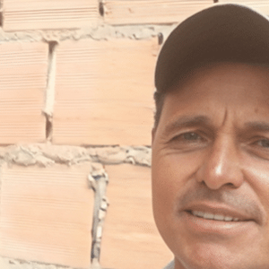 Muita gente não sabe, mas Simone e Simaria têm um outro irmão que vive longe dos holofotes