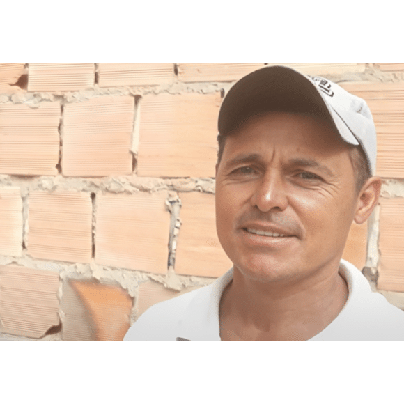 Muita gente não sabe, mas Simone e Simaria têm um outro irmão que vive longe dos holofotes