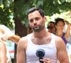 Penn Badgley expõe bastidores de Gossip Girl e revela pressão para manter a aparência 'perfeita'