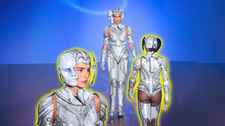 SPFW 25: Deborah Secco desfila com look robótico e bumbum de fora para estilista que vestiu Shakira