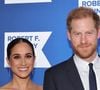 No livro, é narrado uma briga entre o Príncipe Harry e o tio após comentários do mesmo sobre Meghan Markle