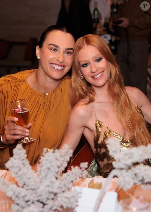 Marina Ruy Barbosa interagiu com Aryna Sabalenka, grande homenageada da noite