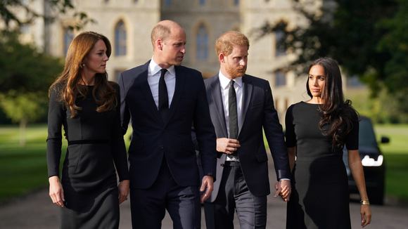 'Há um profundo sentimento de traição': Com Harry e Meghan de volta ao Reino Unido, William e Kate freiam reação instintiva e veem aproximação como construção lenta, segundo revista