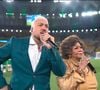 Belo e Alcione cantaram o Hino do Brasil antes do jogo da Seleção Brasileira no Maracanã