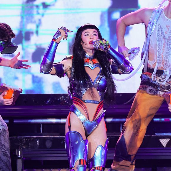 Katy Perry teria assediado Ruby Rose em uma boate em Melbourne, na Austrália, há cerca de 20 anos, segundo acusação da atriz